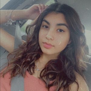 Meet your Posher, Cinthia